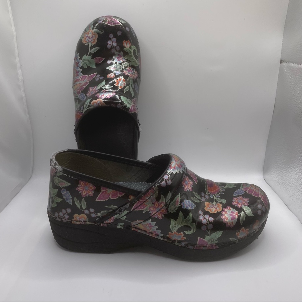Dansko 38 Women’s Clogs Floral Pattern Slip On Shoes Multicolor Leather Upper